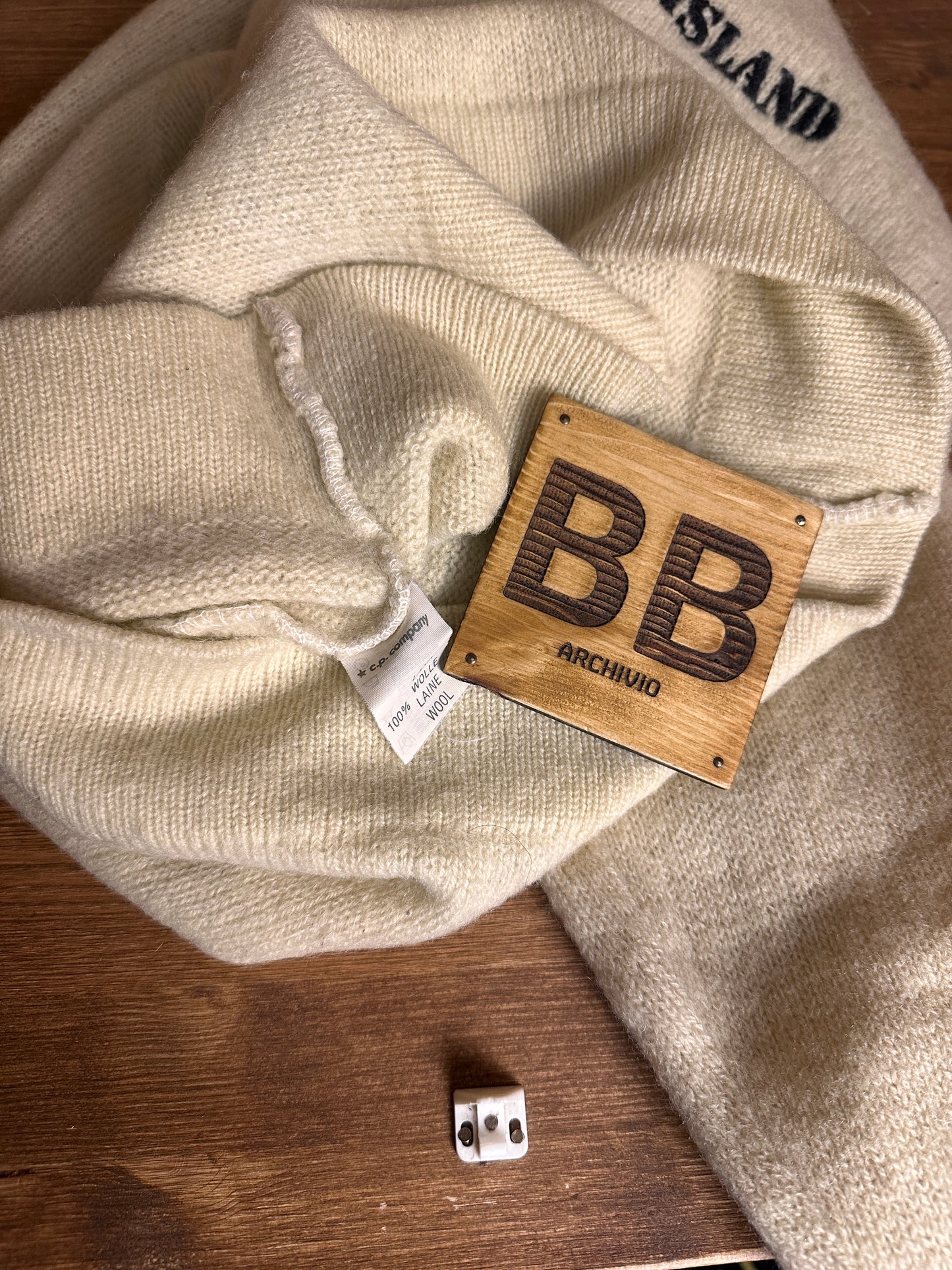AW87 WOOL SPELLOUT JUMPER in Ivory