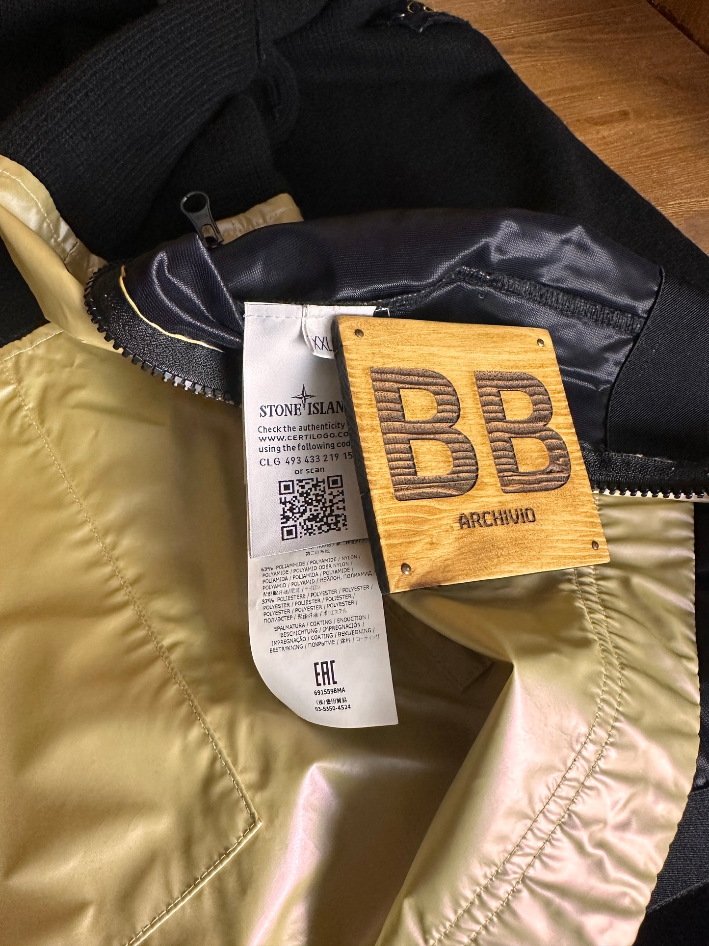 SS18 IRIDISCENT TELA HOODIE in Black and Gold