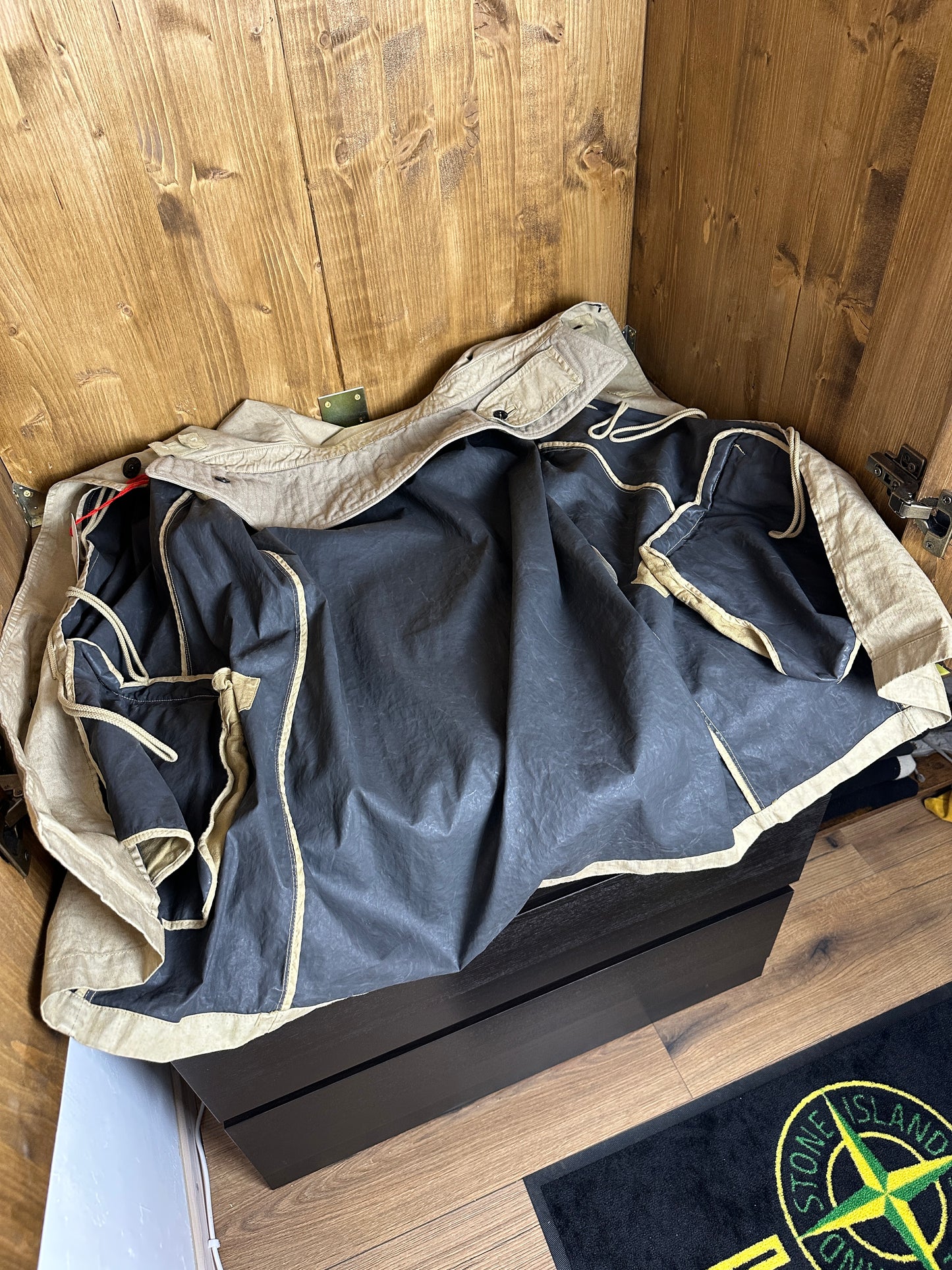 AW03 LINO RESINATO TRENCH COAT in Sand Beige