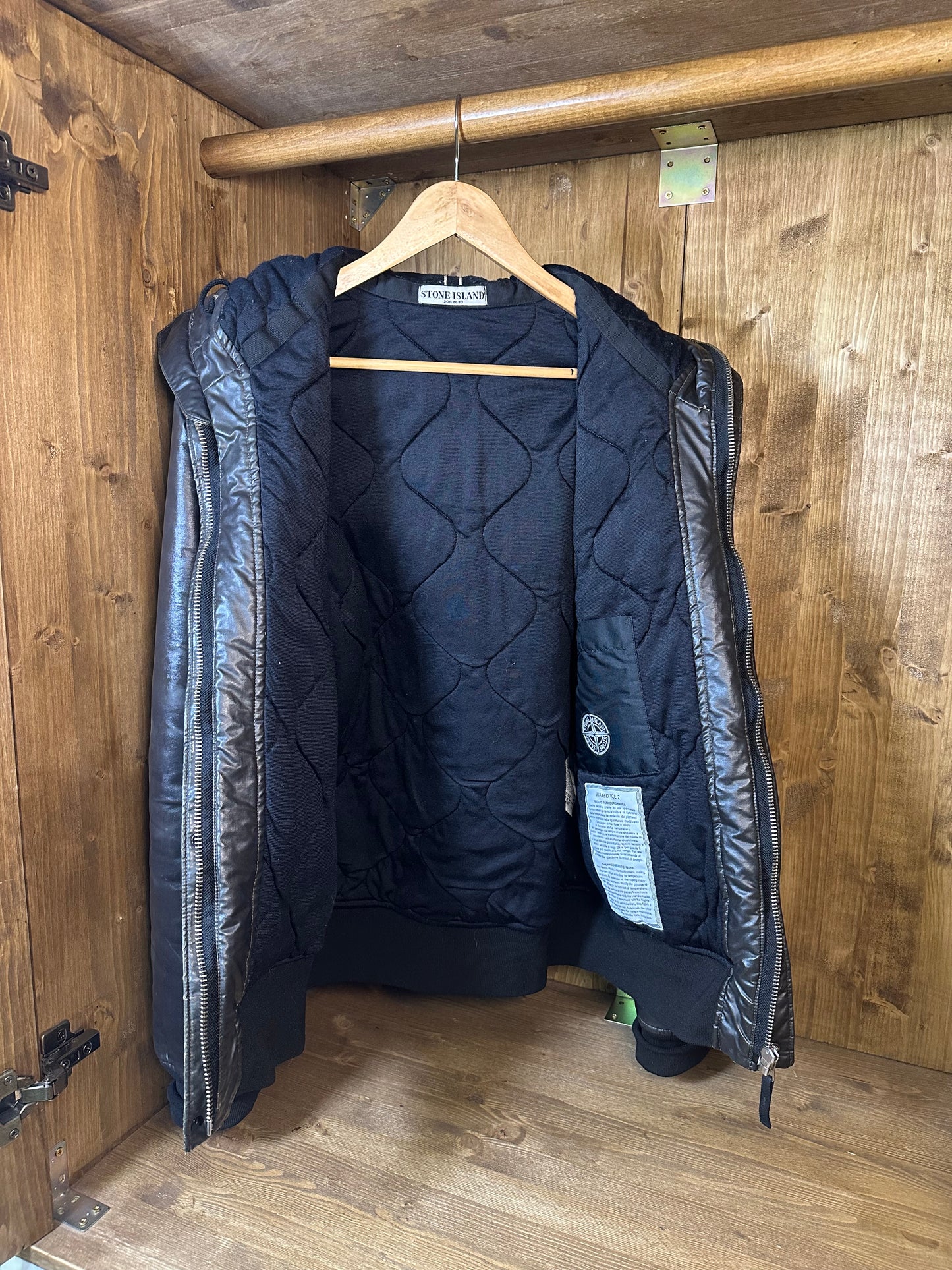 AW12 WAXED ICE BROWN TO KHAKI