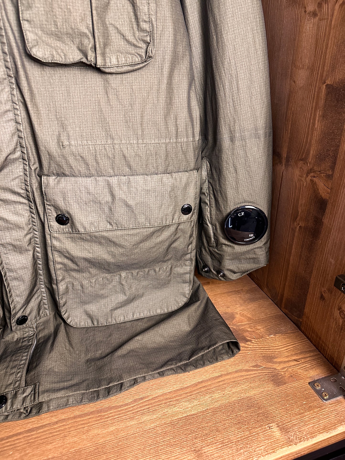 AW25 C.P. COMPANY GORE-G TYPE “LA MILLE” JACKET in Olive Green & Neon Yellow