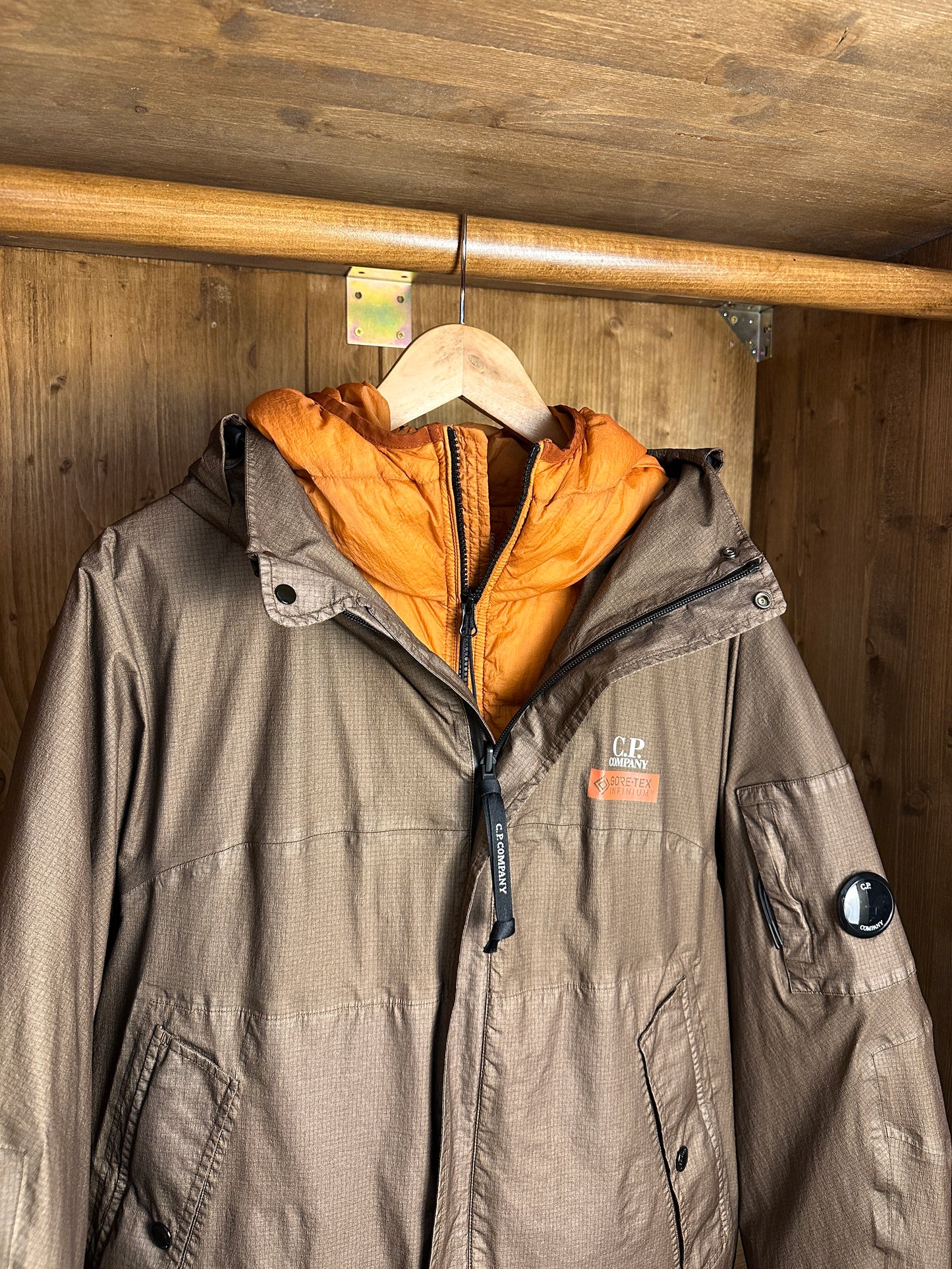 AW25 C.P. COMPANY GORE-G TYPE JACKET 3in1 in Olive Green & Neon Orange