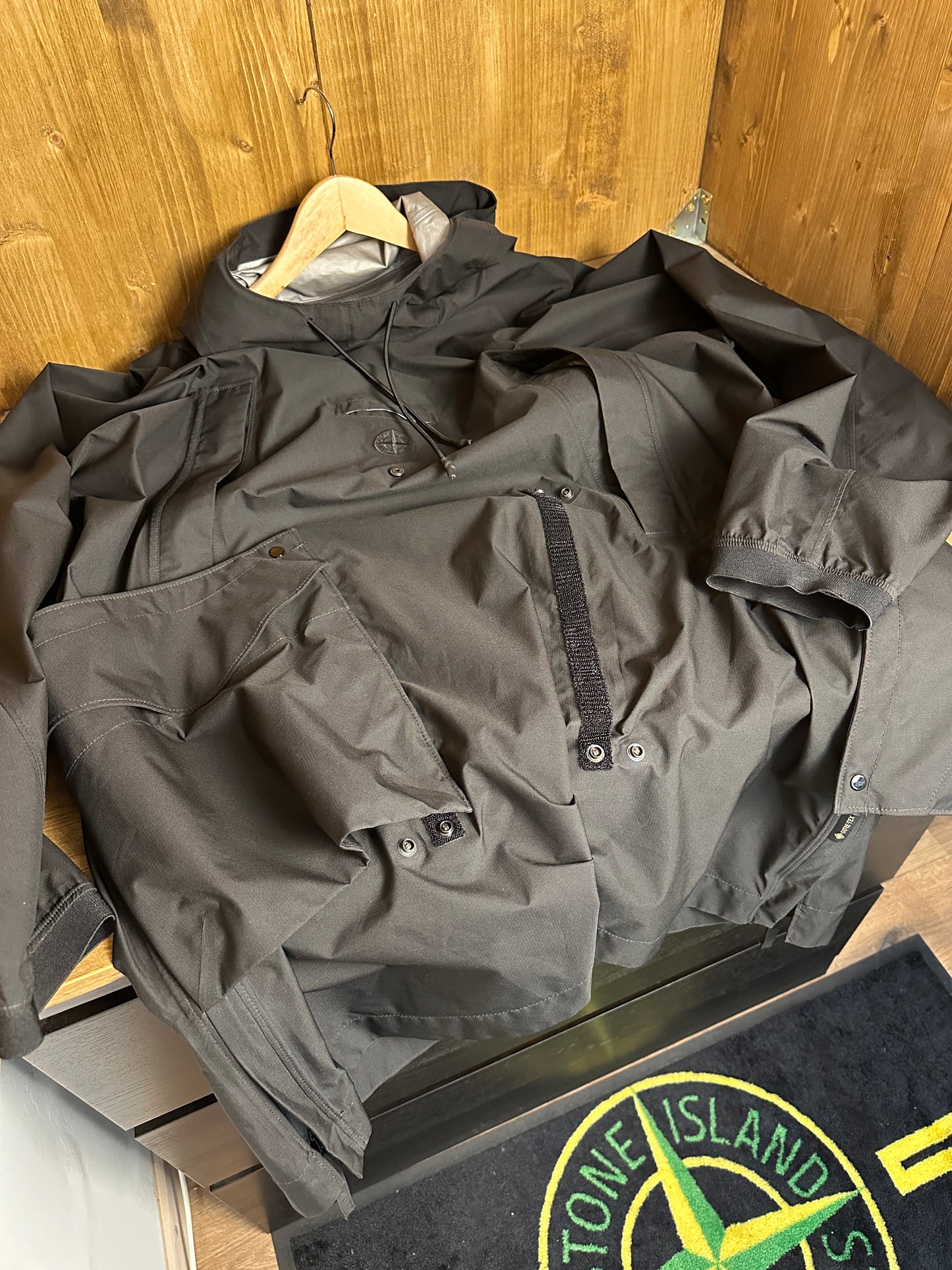 AW21 RIPSTOP GORE-TEX WITH PACLITE PRODUCT TECHNOLOGY in Deep Black