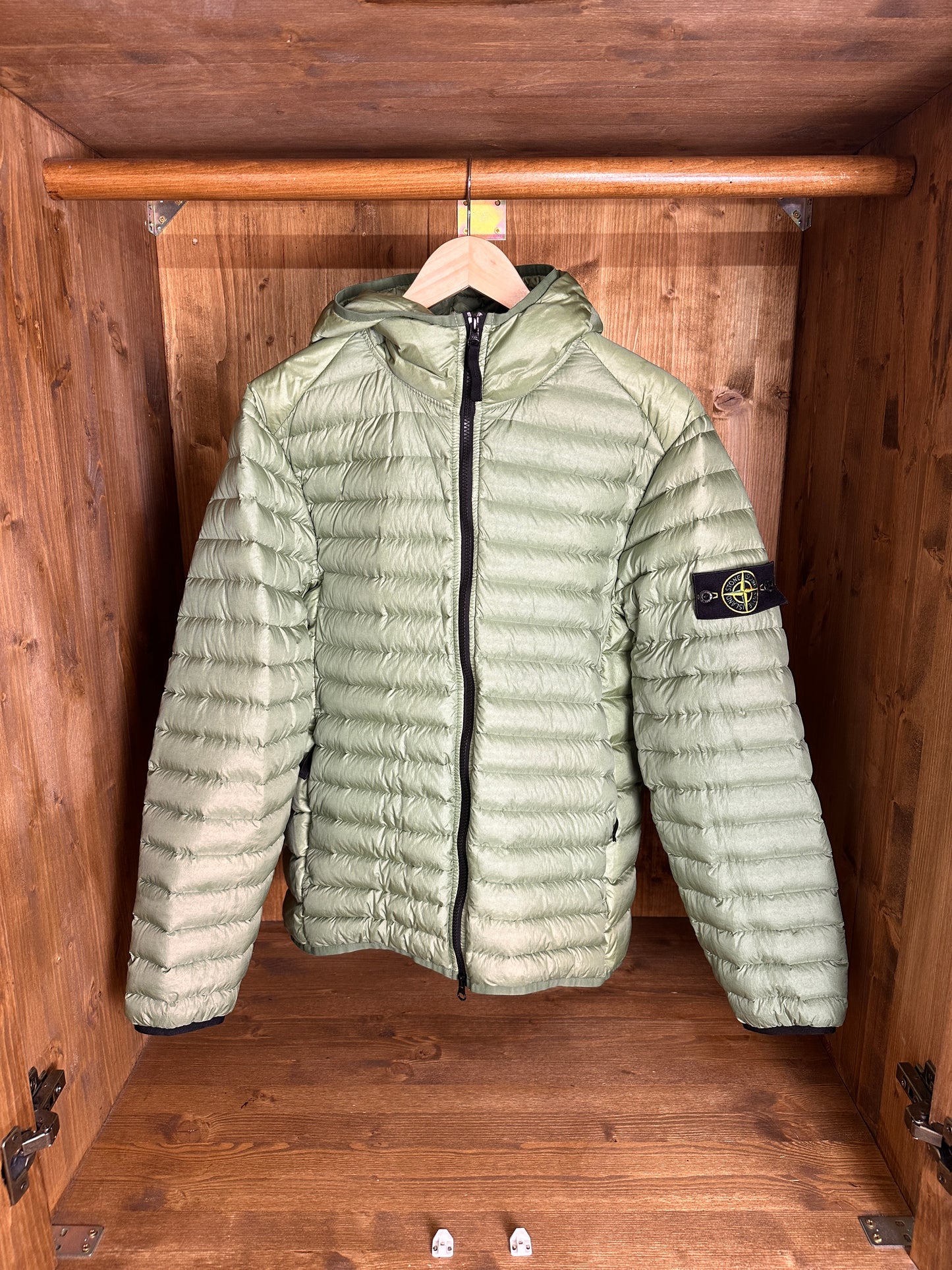 SS23 LOOM WOVEN DOWN CHAMBERS R-NYLON DOWN-TC in Olive Green