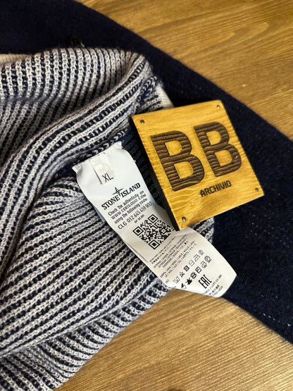 DOUBLE FACE WHITE-TO-BLUE SWEATER