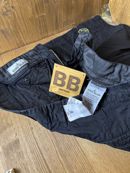 CARGO SHORT in Black