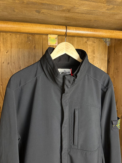 AW16 SOFT SHELL-R in Deep Black