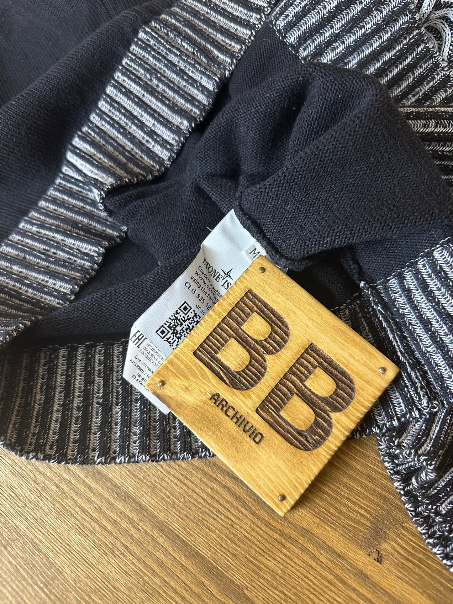 SS19 EMBROIDERED COMPASS JUMPER in Black & White