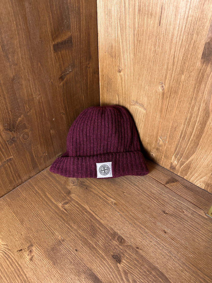 AW10s SQUARE LOGO BEANIE in Bordeaux