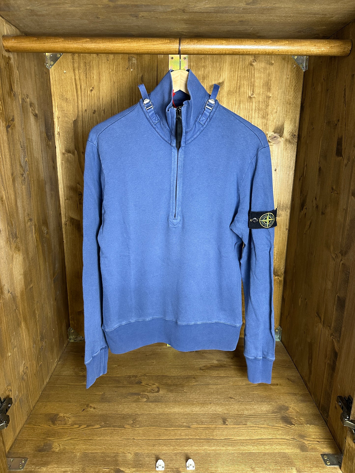 AW00s 1/4 ZIP COTTON JUMPER WITH METAL INSERTS in Distant Blue