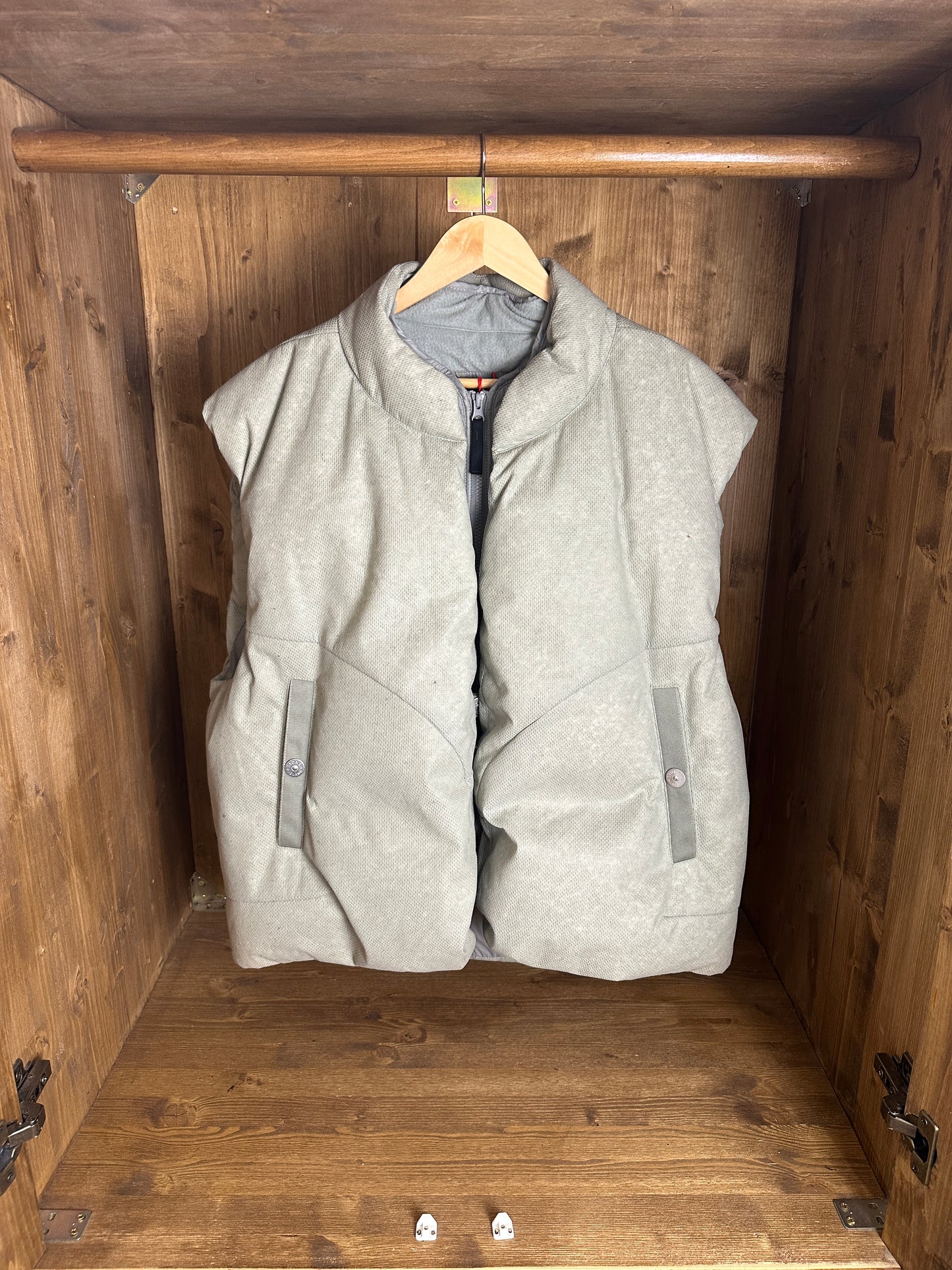 AW22 TEXTILE NON-WOVEN POLY VEST in Pale Green