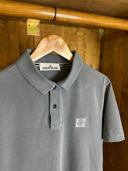SS19 POLO SQUARE BADGE in Dark Grey