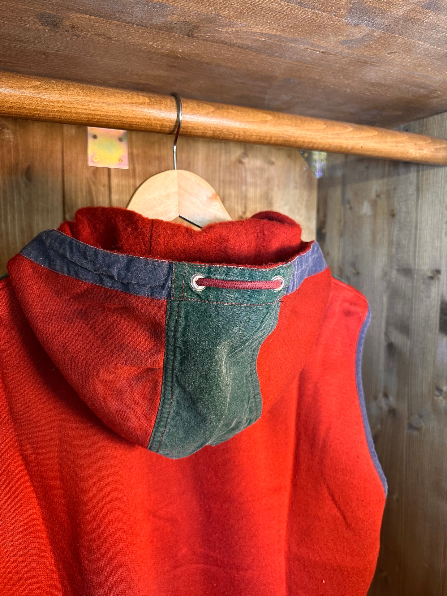 SS1982 TELA STELLA FLEECE RED GILET