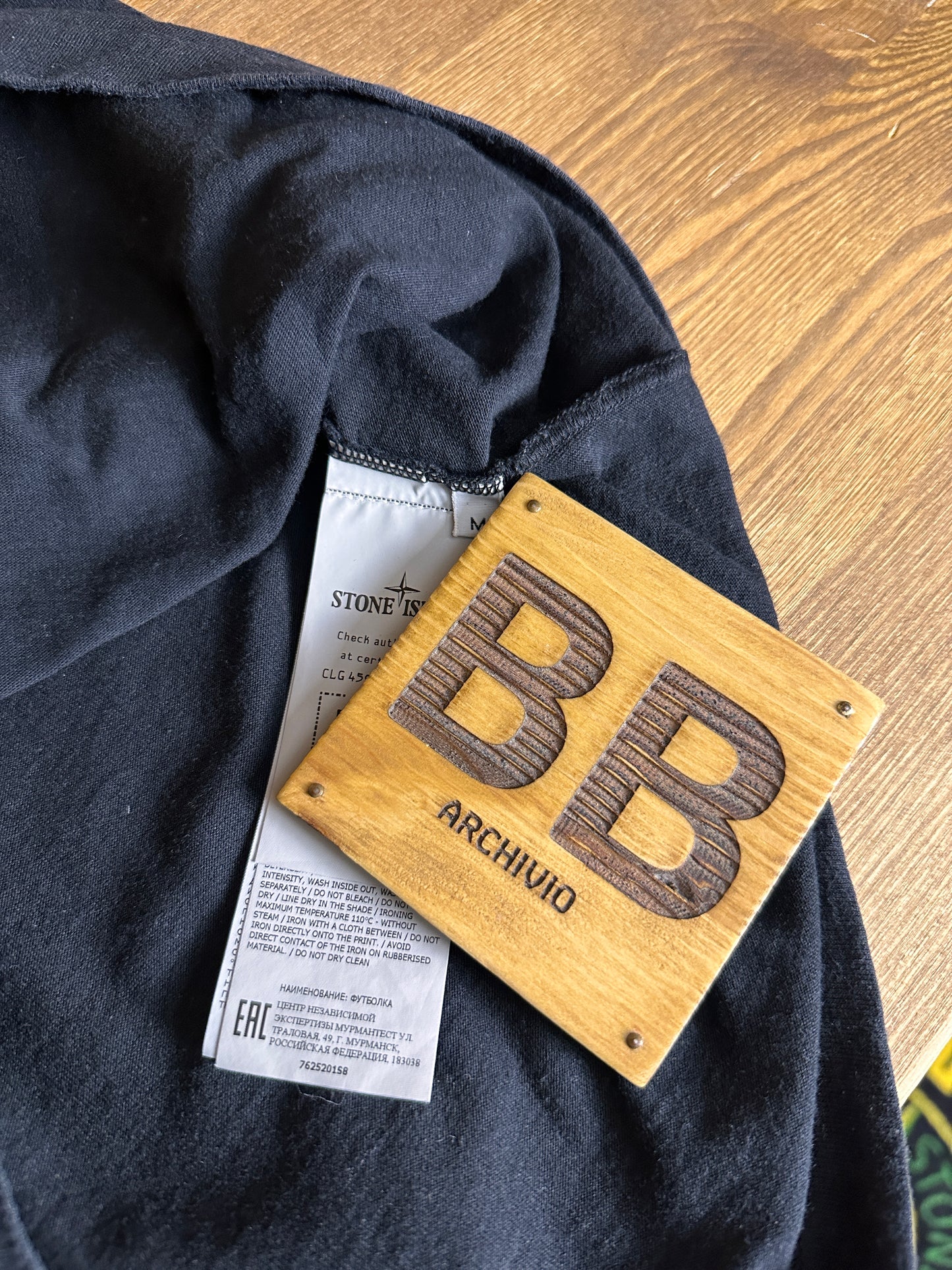 SS22 SPELLOUT TEE Supreme X Stone Island in Jet Black