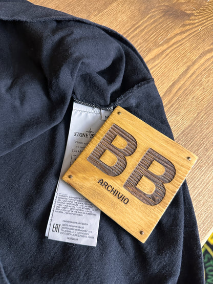 SS22 SPELLOUT TEE Supreme X Stone Island in Jet Black