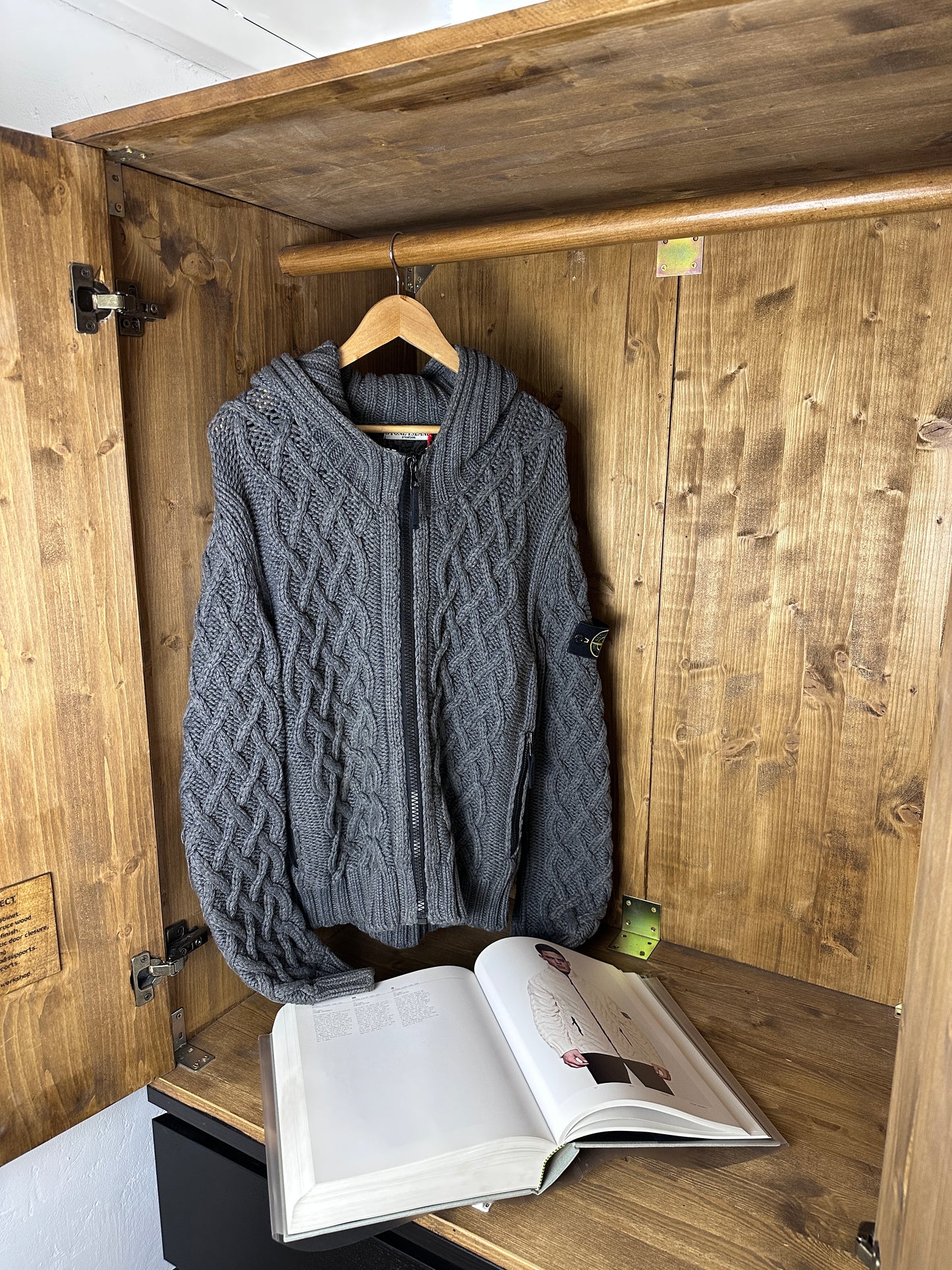 AW10 WINTER BAUMWOLL-KAPUZENJACKE in Basaltgrau von Archivio