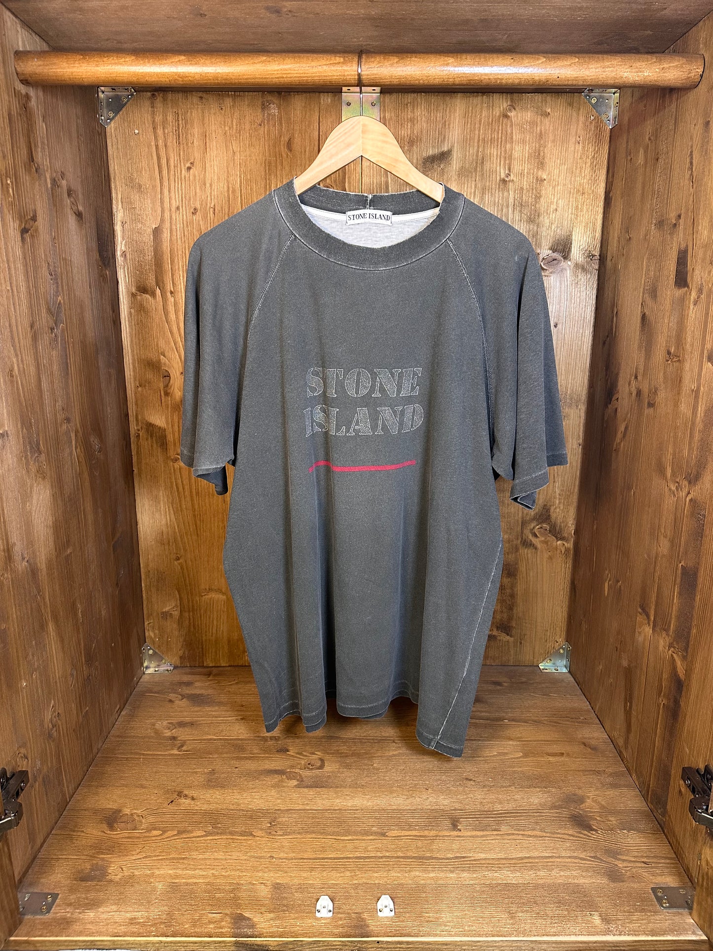 SS92 SPELL-OUT TEE in faded brown