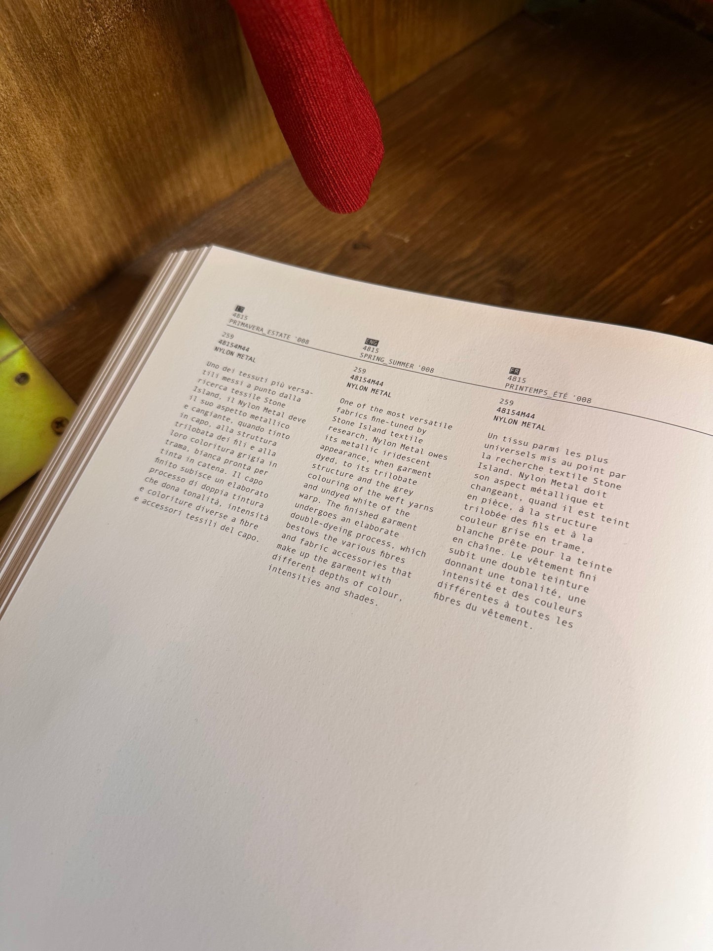 NYLON METAL RUBIN RED