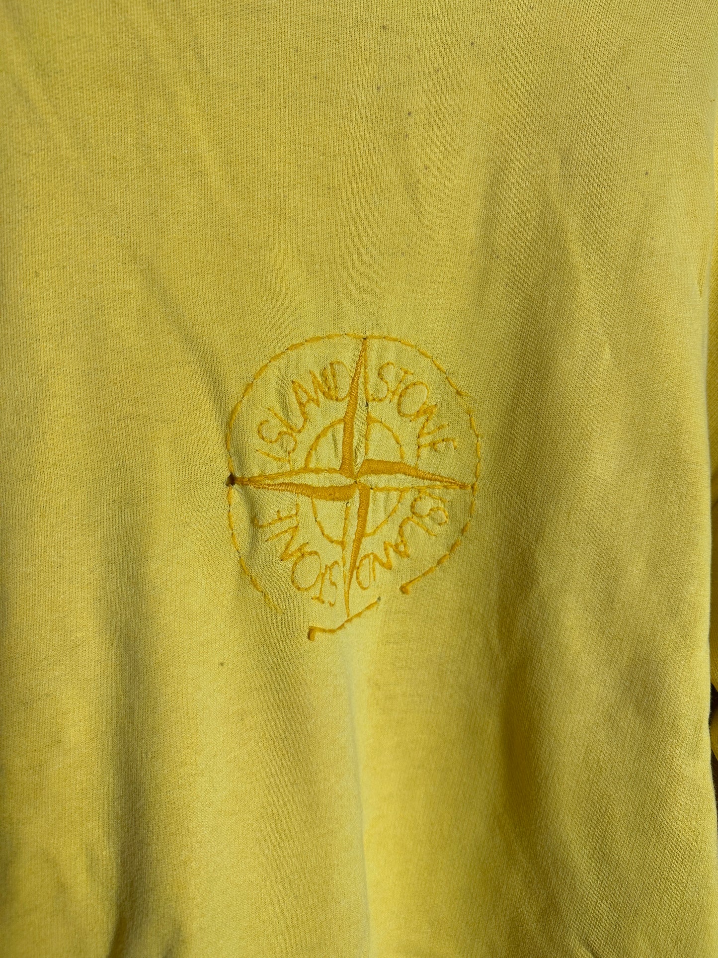 AW80s Baumwollpullover mit besticktem Kompass in Melonengelb