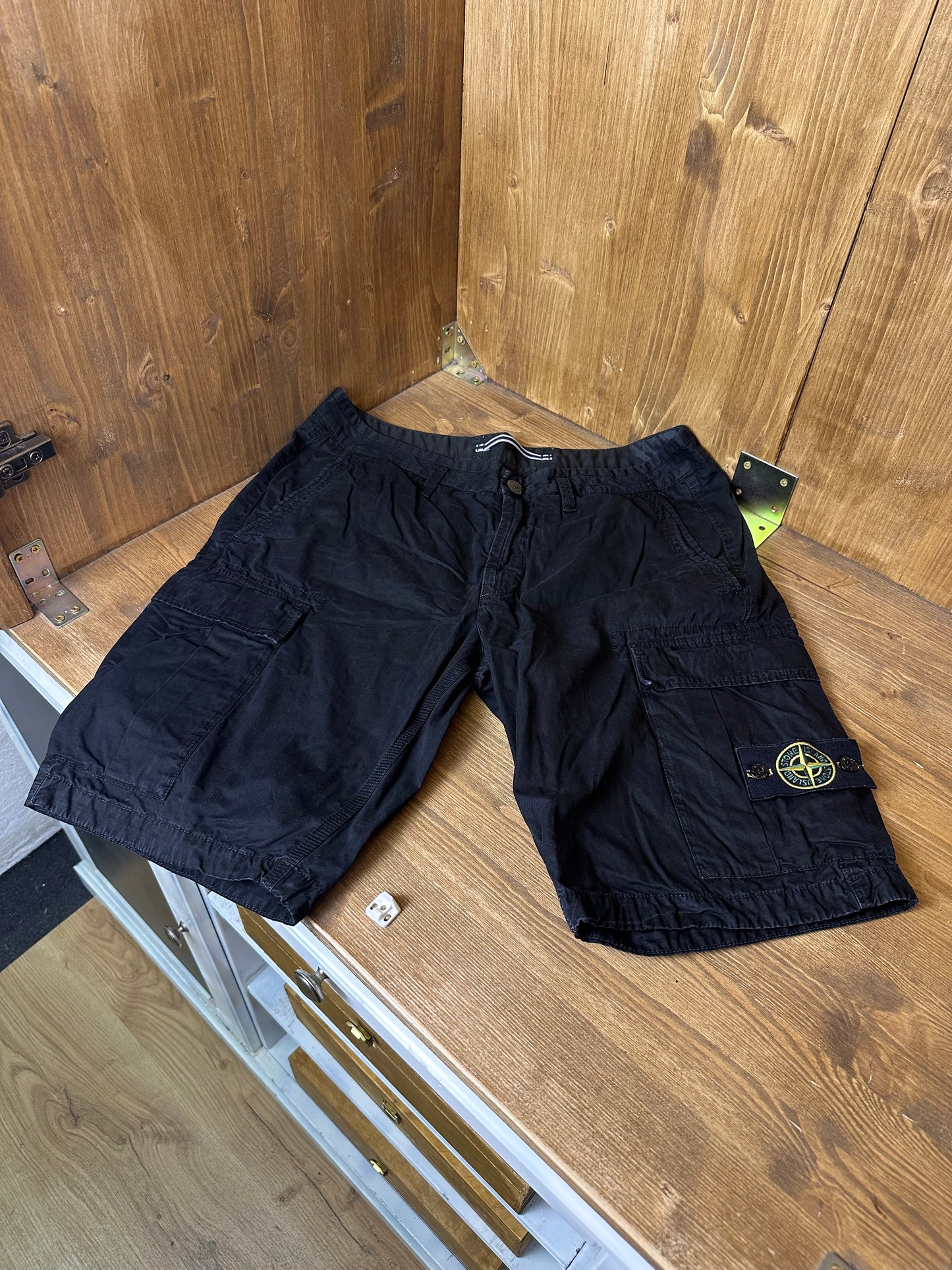 CARGO SHORT in Black