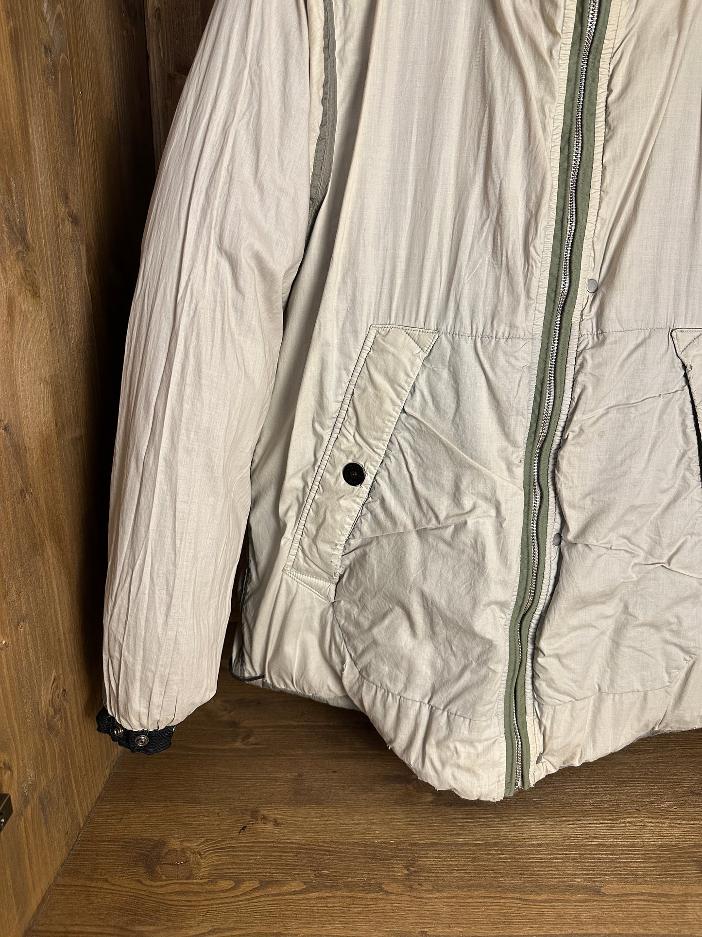 AW08 REVERSIBLE OPAQUE NYLON GOOSE DOWN JACKET in Grey Beige & Ivory