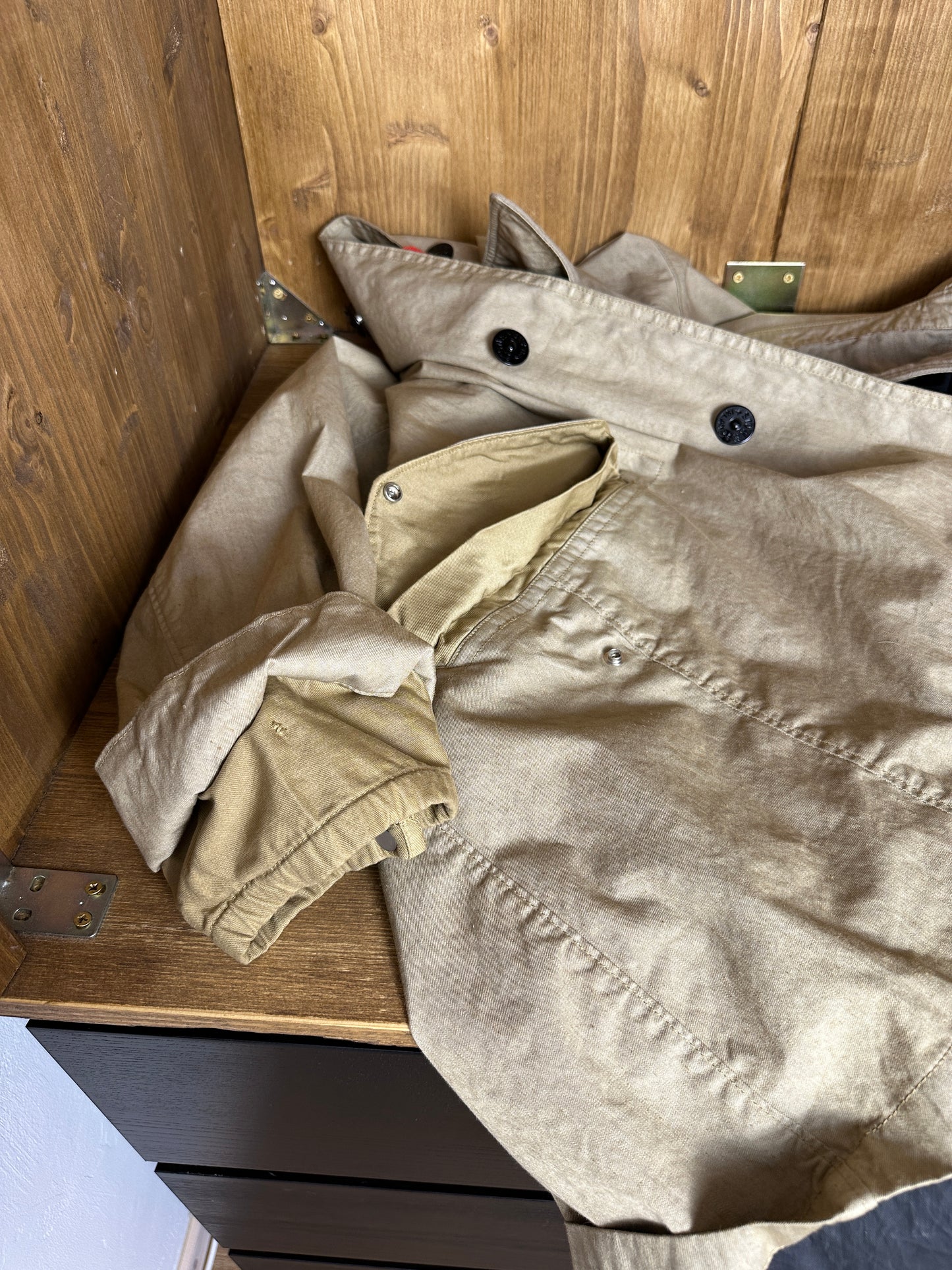 AW03 LINO RESINATO TRENCH COAT in Sand Beige