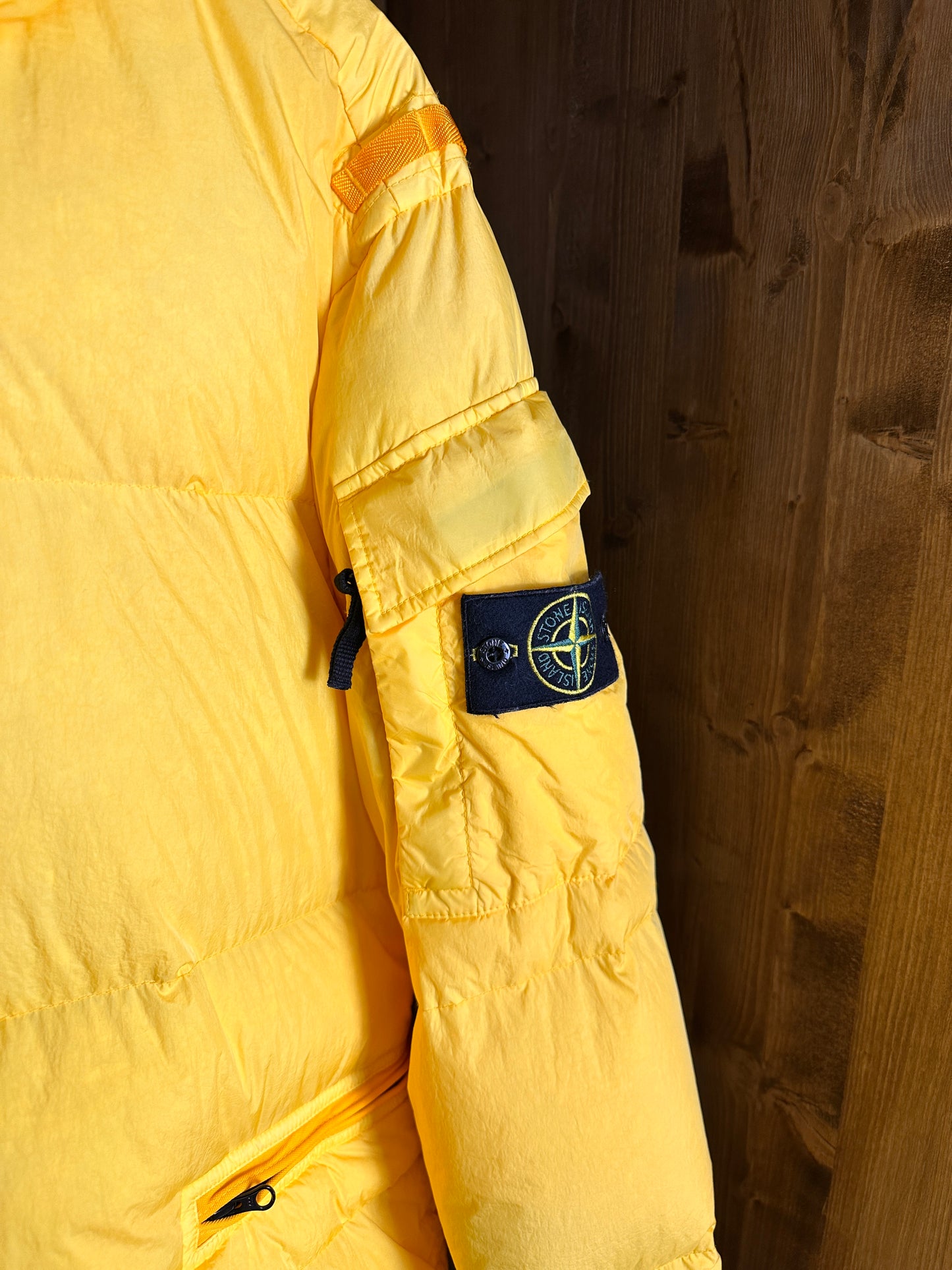 AW22 GARMENT DYED CRINKLE REPS R-NY DOWN in Yellow