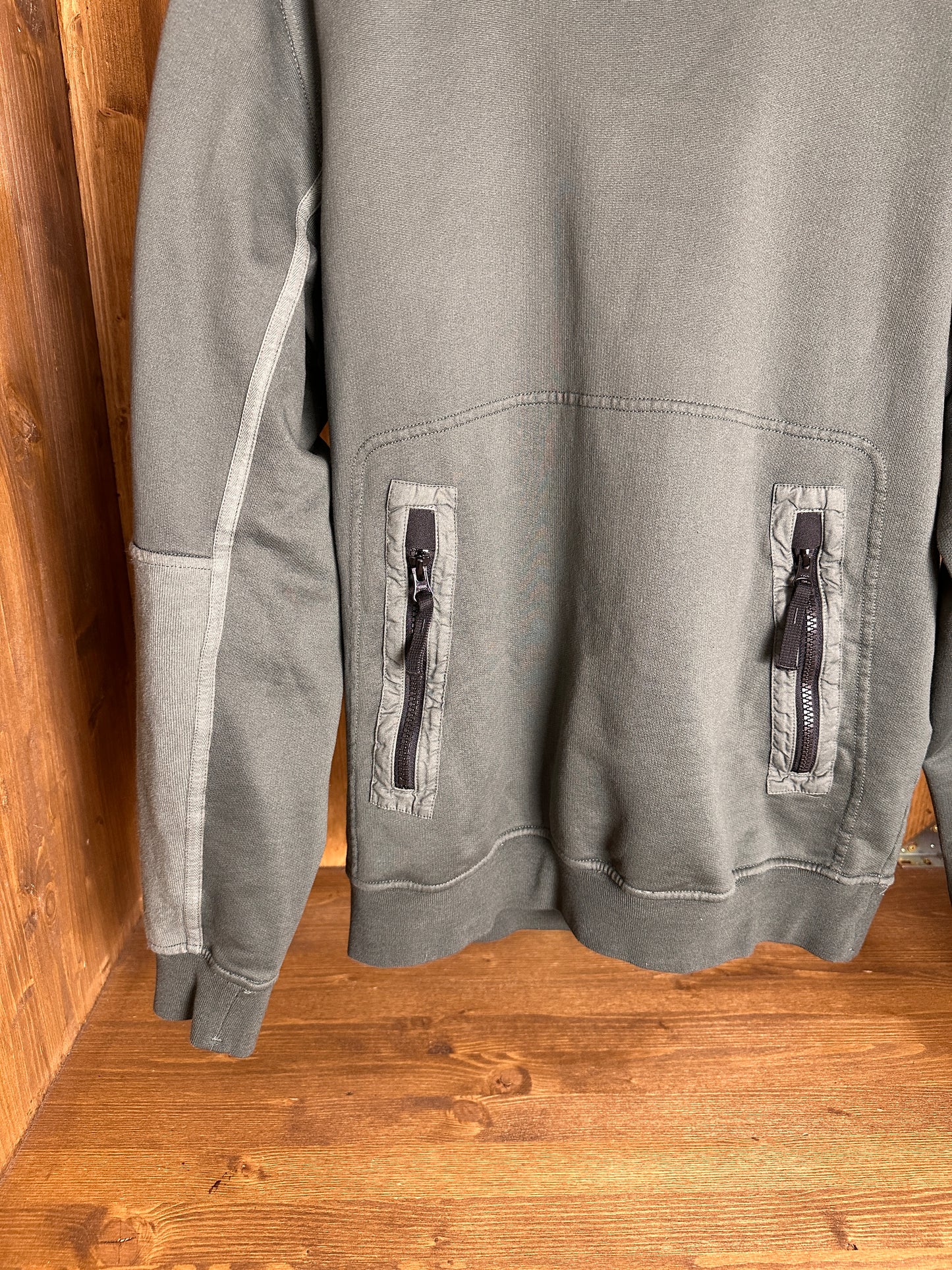AW23 MULTI PANEL HOODIE in Moss Green