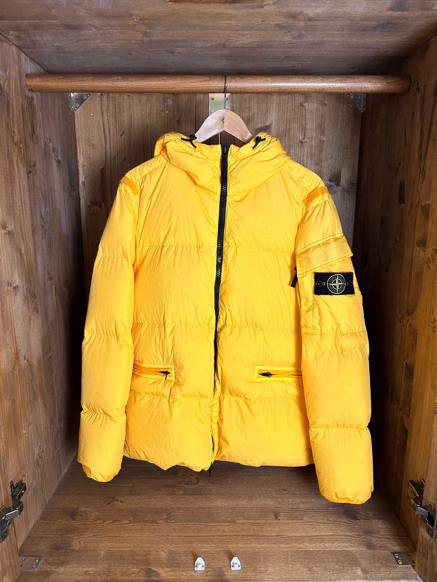 AW22 GARMENT DYED CRINKLE REPS R-NY DOWN in Yellow