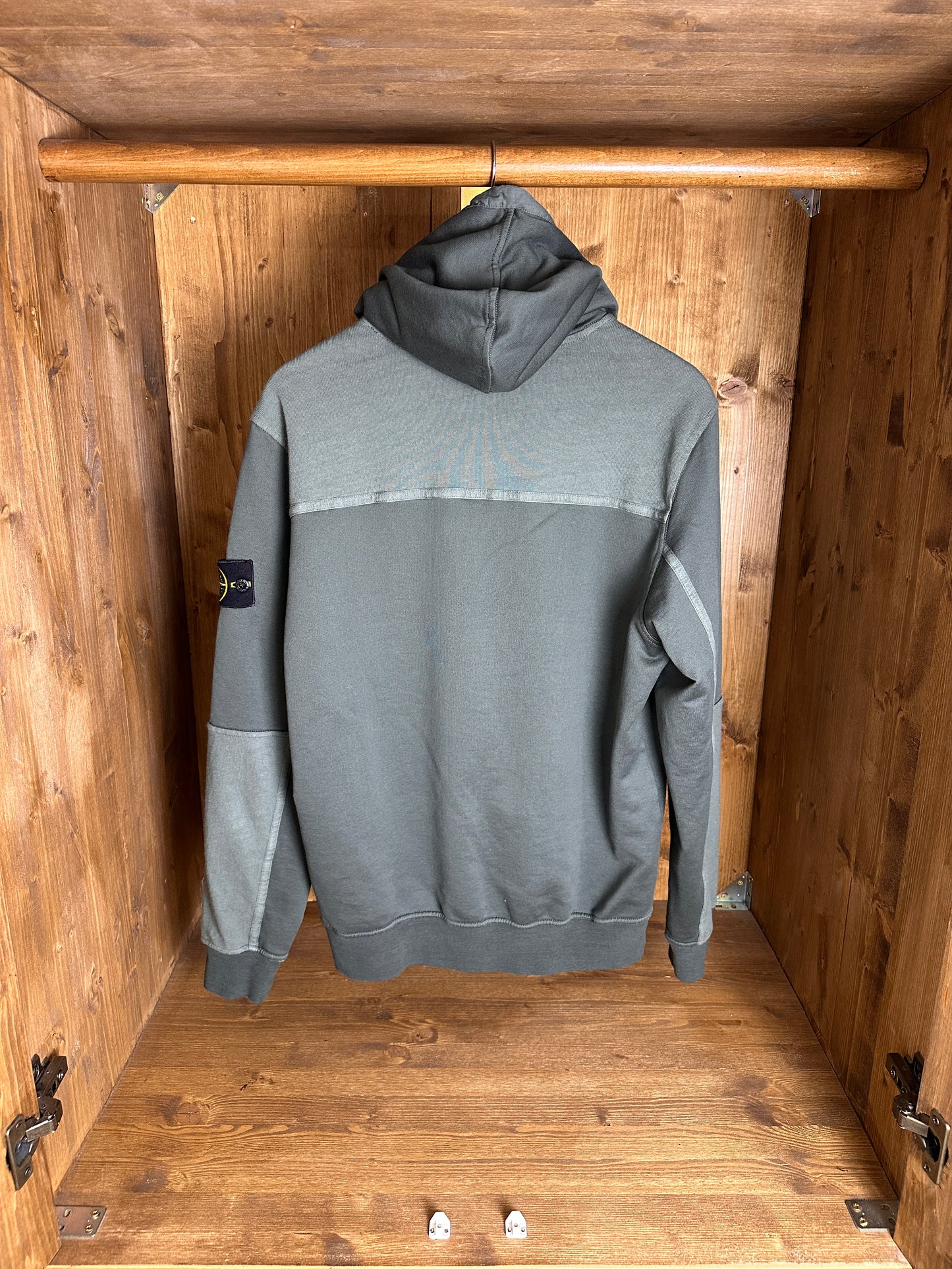 AW23 MULTI PANEL HOODIE in Moss Green