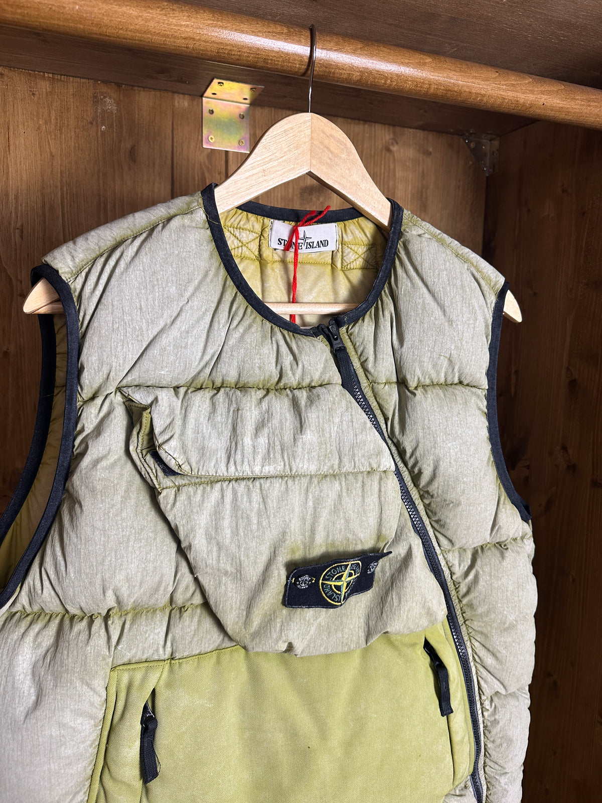 AW18 FROST TREATMENT VEST in Yellow