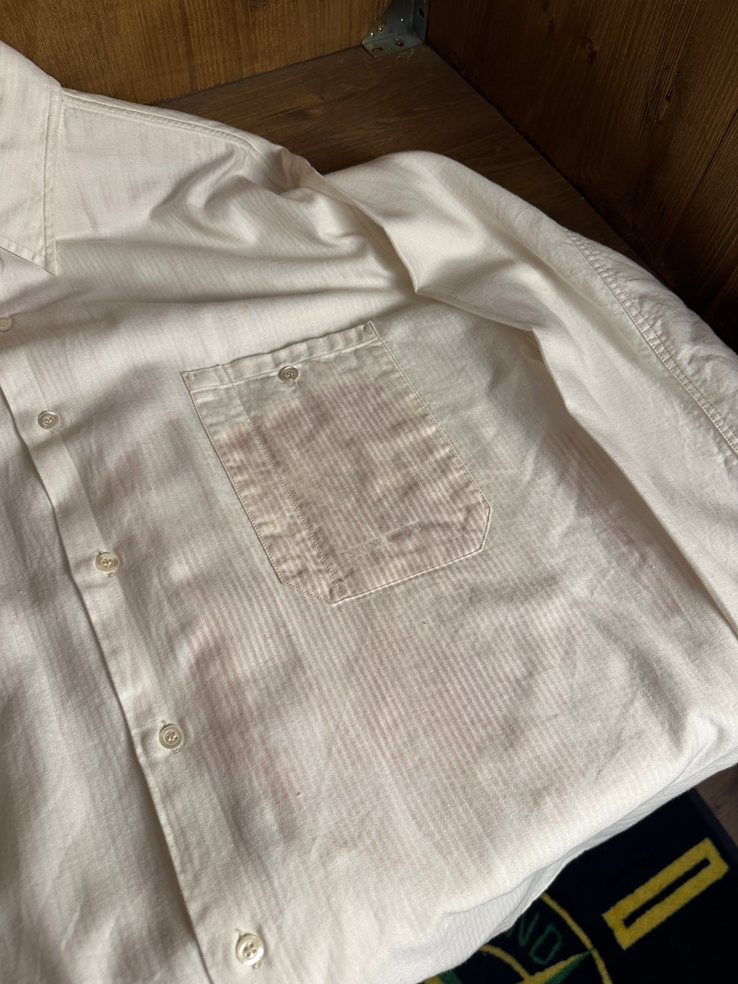 AW80s THERMOSENSITIVE VERTICAL PRINT SHIRT in White & Ivory