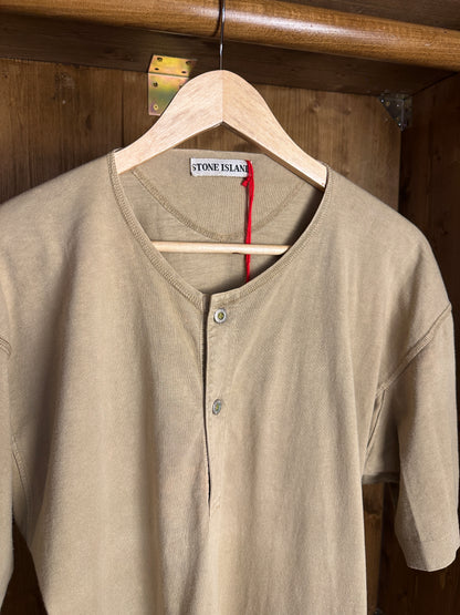 SS89 METAL BUTTONS TEE in Yellow Grey