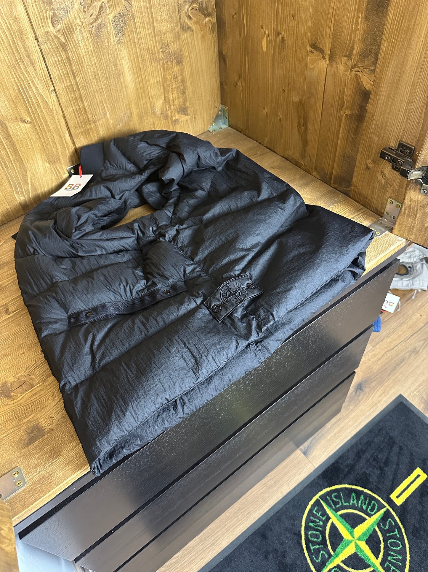 AW11 SHADOW PROJECT VEST in Chaos Black