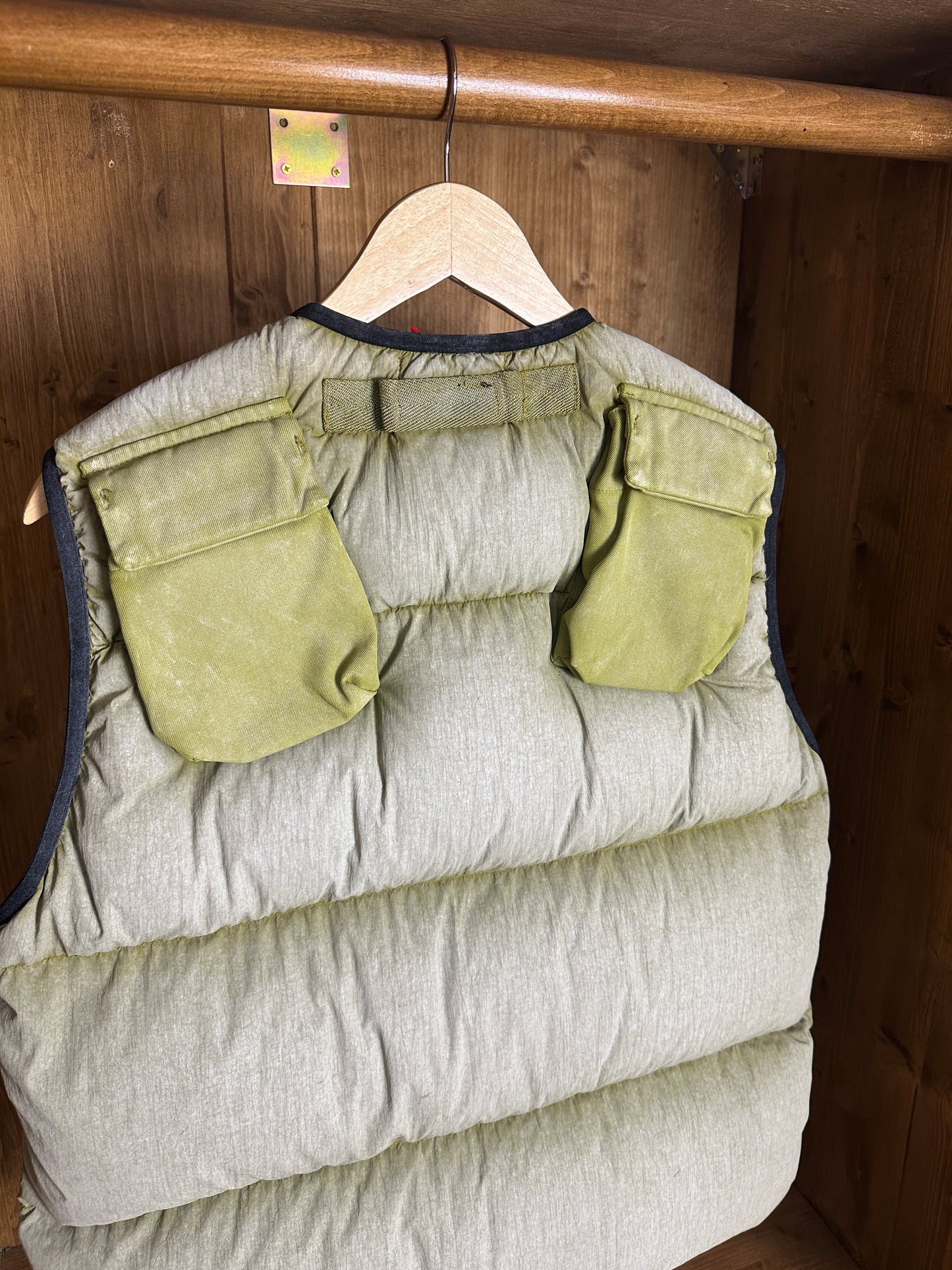 AW18 FROST TREATMENT VEST in Yellow