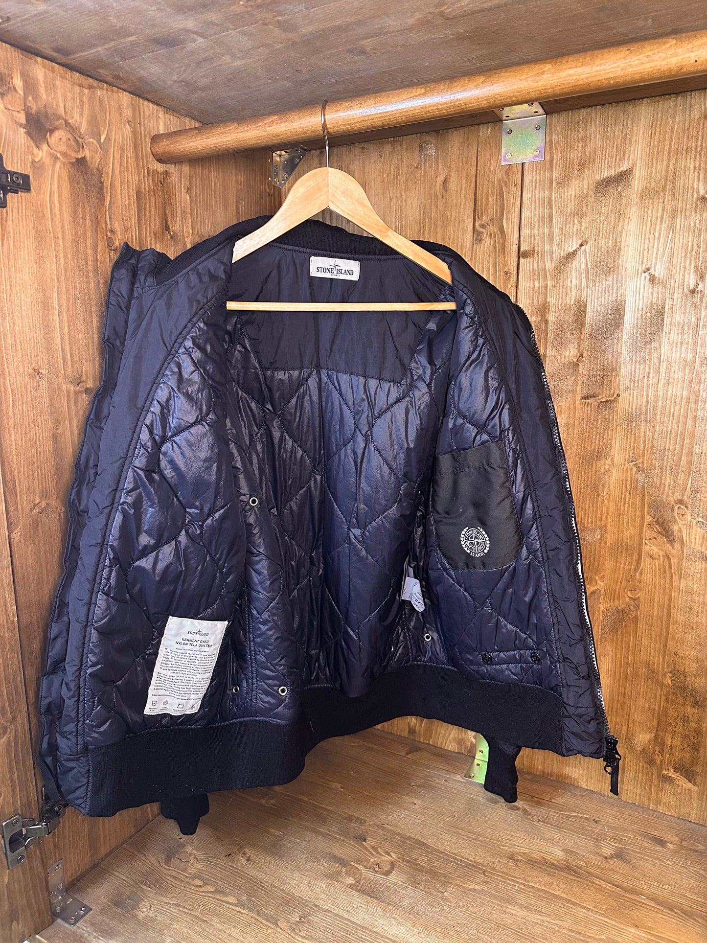 AW12 GARMENT DYED NYLON TELA QUILTED in Navy Blue