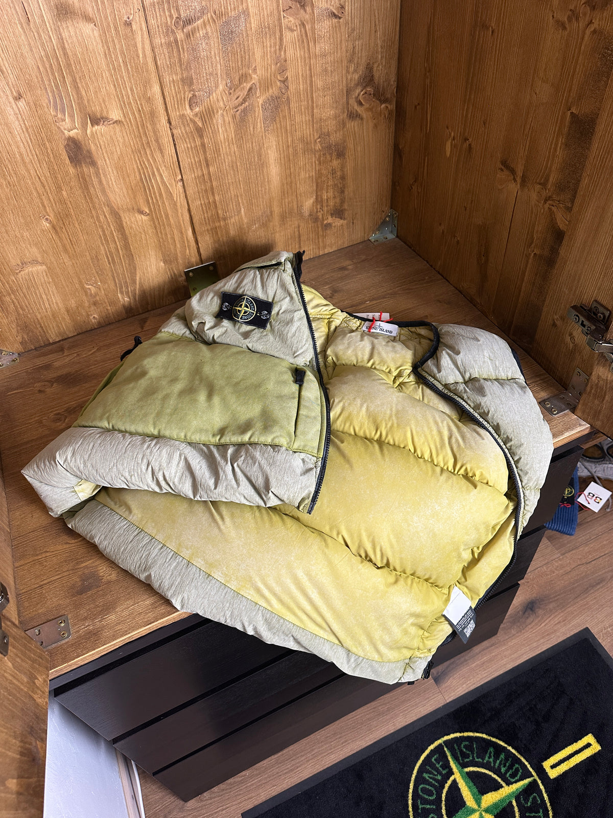 AW18 FROST TREATMENT VEST in Yellow