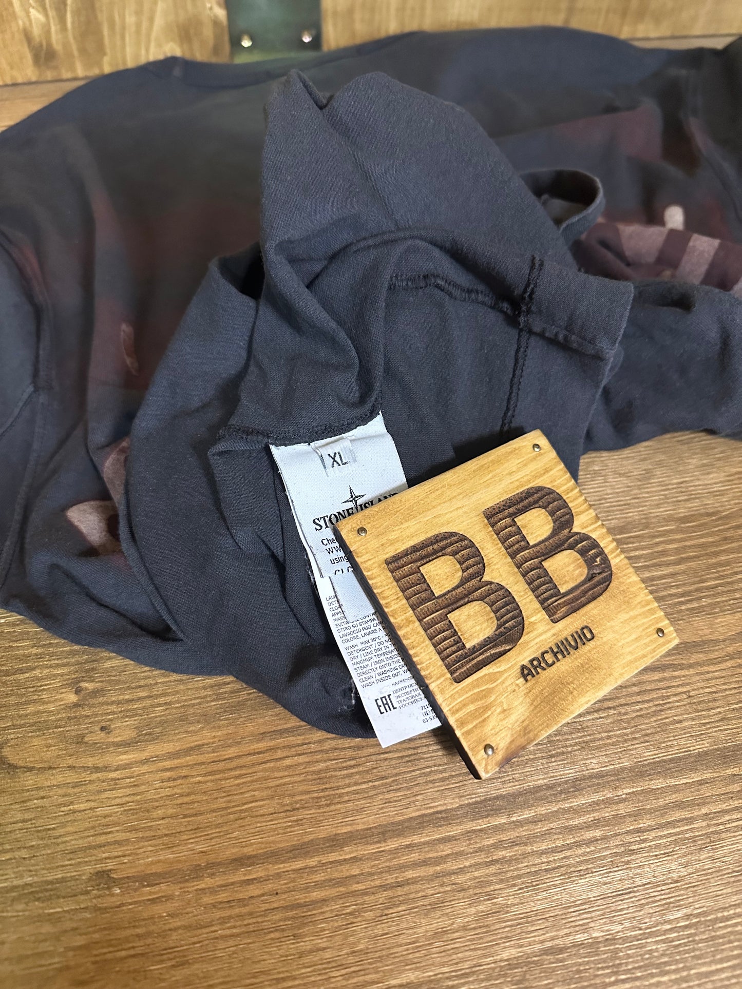 AW19 LONGLSEEVE BURNT-RUSTED SPELLOUT