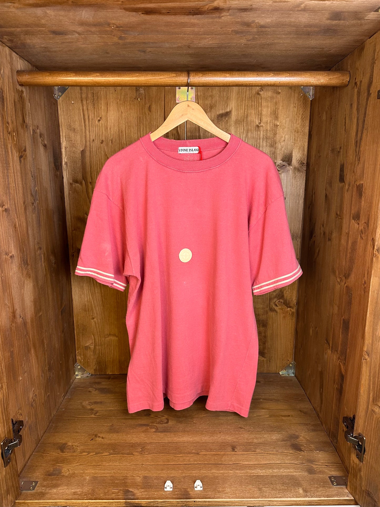 SS80s VULCANISED ROUND LOGO TEE in Pink