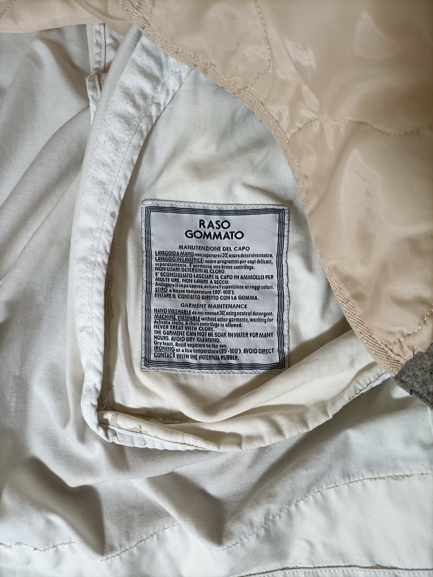 Raso Gommato White diagonal zip