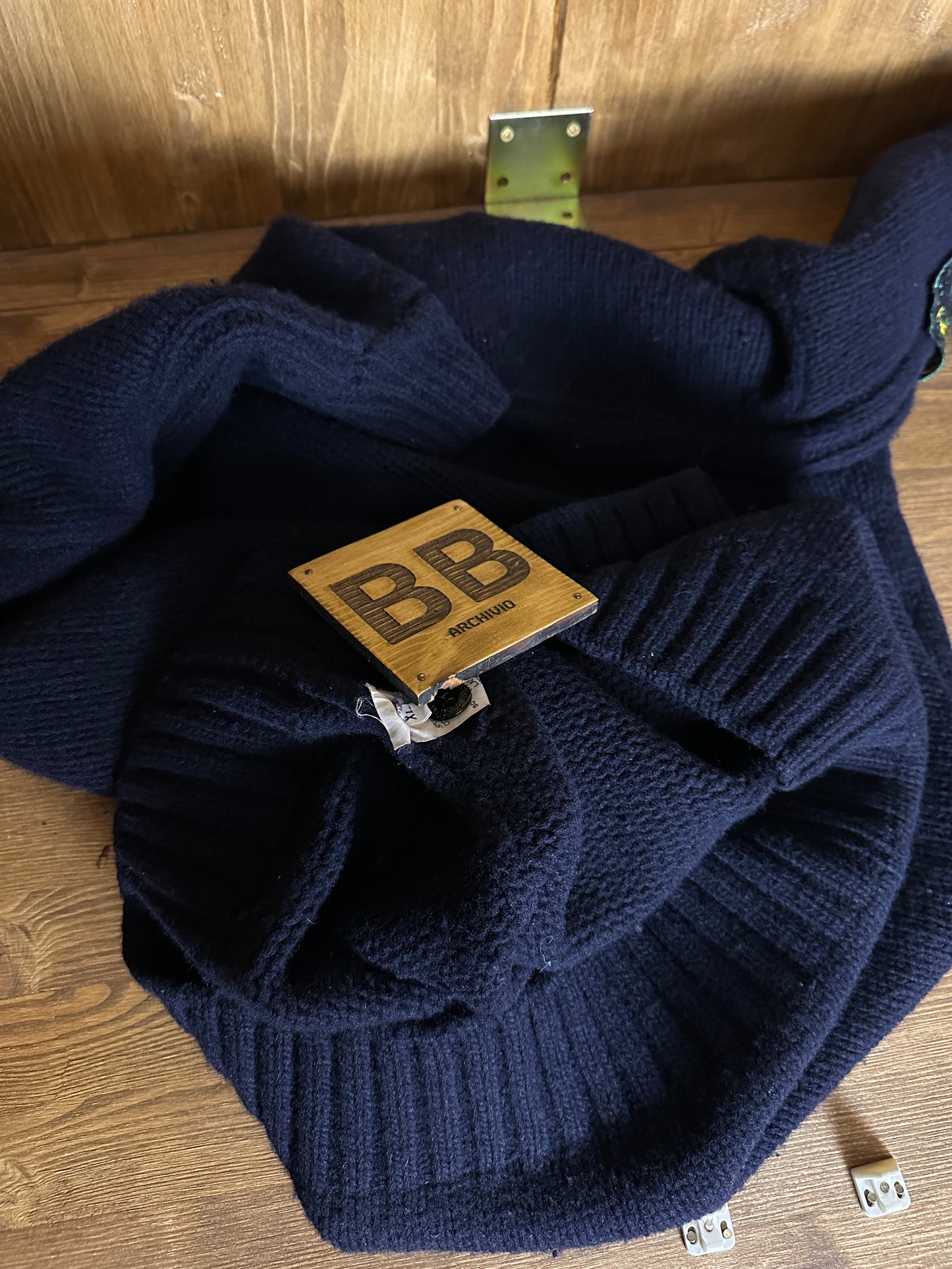 AW92 WOOL PLAIN JUMPER in Night Blue