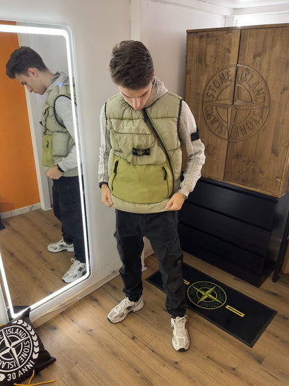 AW18 FROST TREATMENT VEST in Yellow