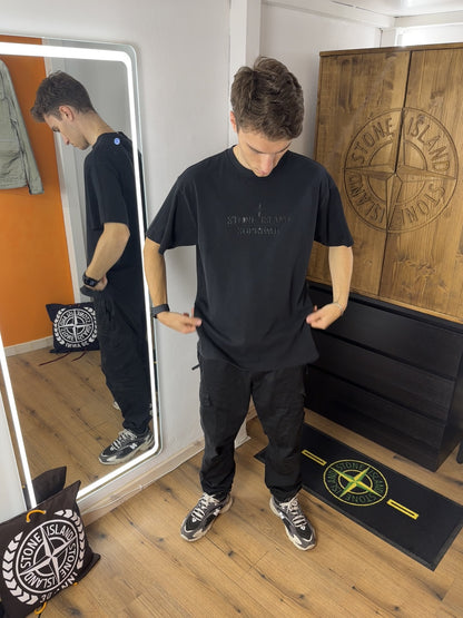 SS22 SPELLOUT TEE Supreme X Stone Island in Jet Black