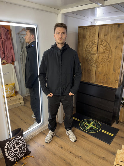 AW16 SOFT SHELL-R in Deep Black