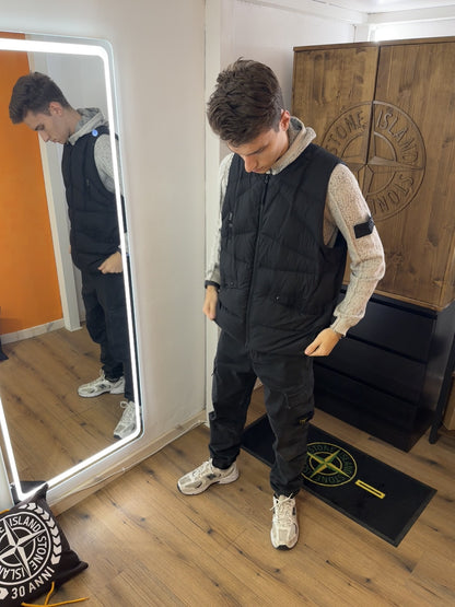 AW11 SHADOW PROJECT VEST in Chaos Black