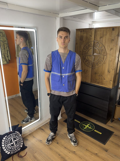 SS94 TELA STELLA WESTE MIT REFLEKTIERENDER SCHRIFTZEICHEN IN HIMMELBLAUE